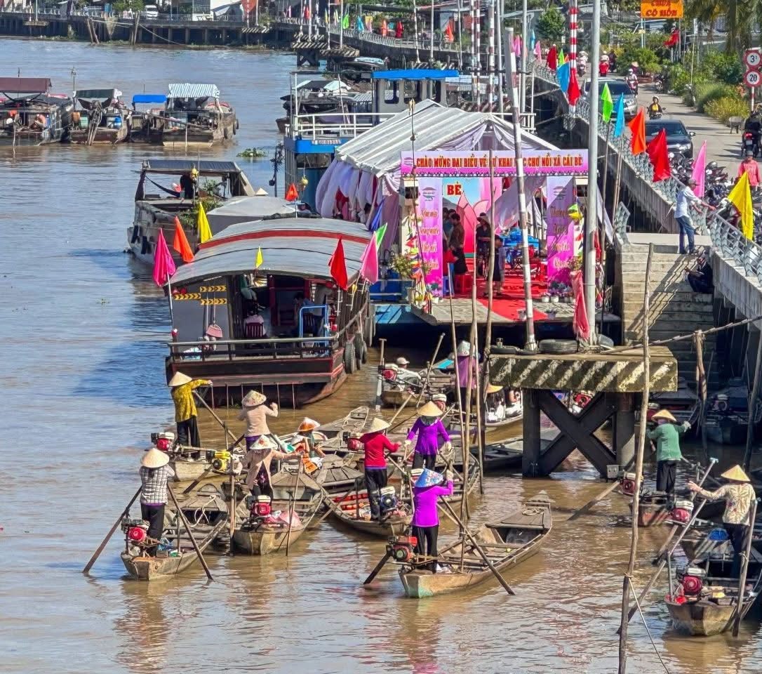 Chợ nổi Cái Bè ngày Tết