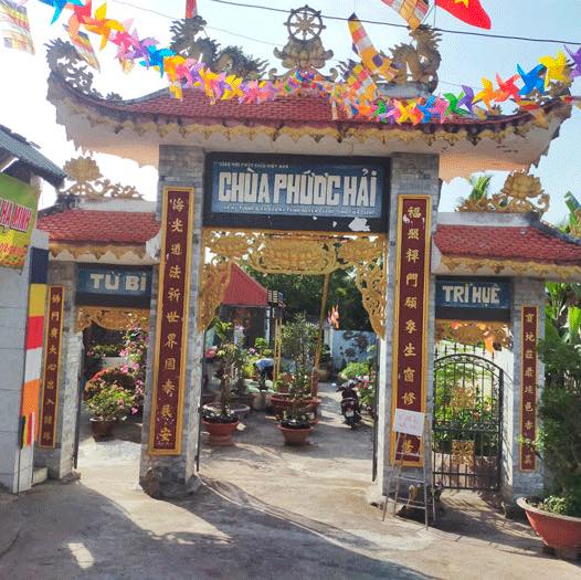 Đi chùa đầu năm